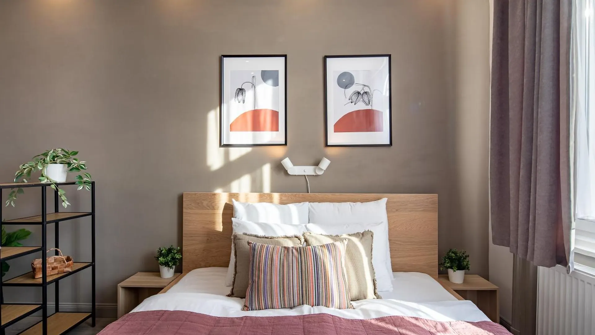 Sunny Central Three Bedroom Apartment Budapest Hungary