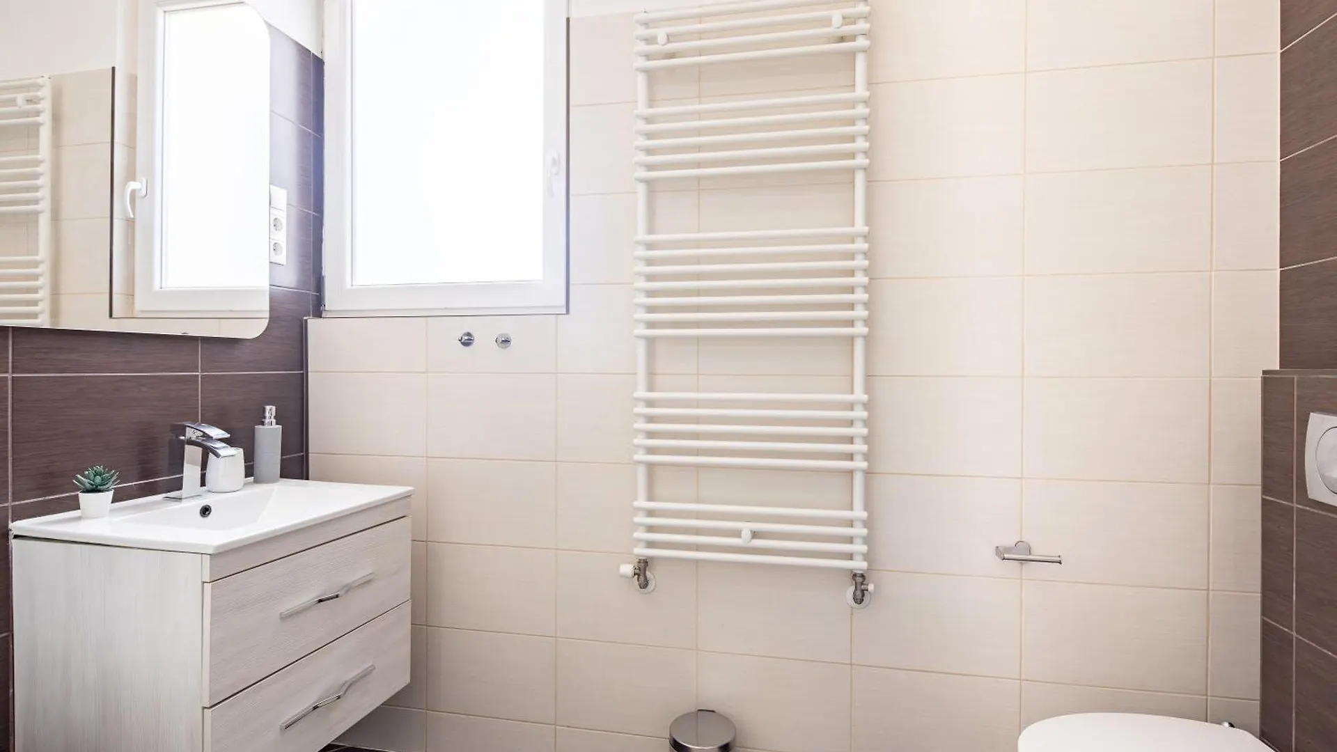 Sunny Central Three Bedroom Apartment Budapest 0*,  Hungary