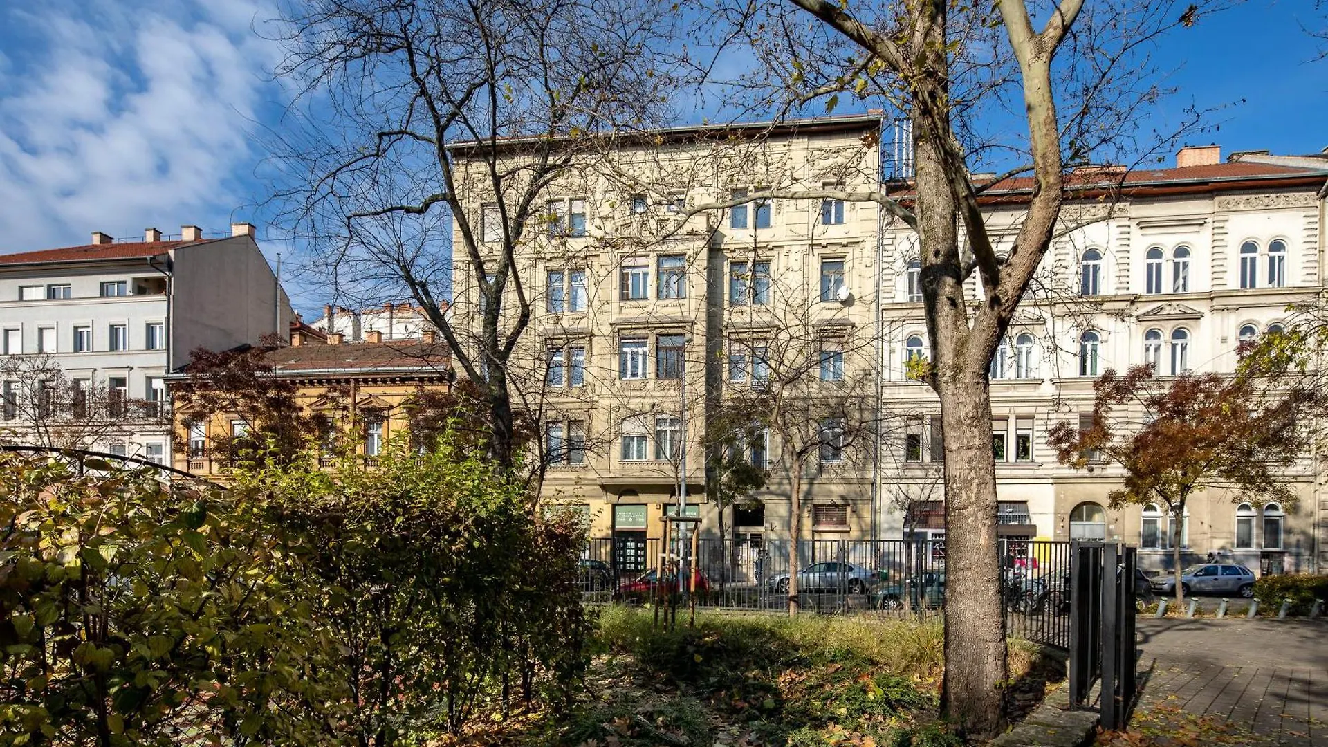 Sunny Central Three Bedroom Apartment Budapest Hungary