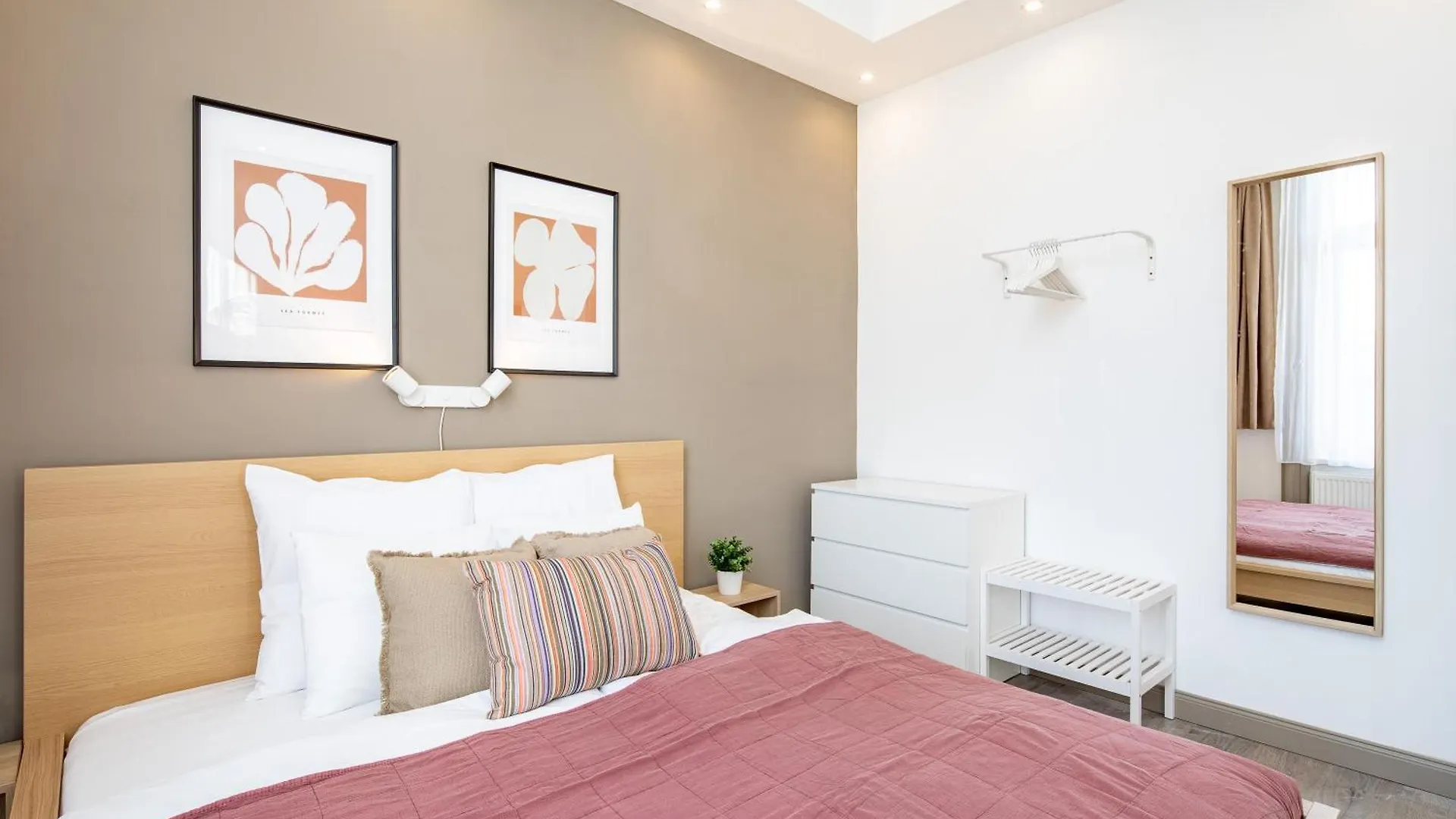 Sunny Central Three Bedroom Apartment Budapest 0*,