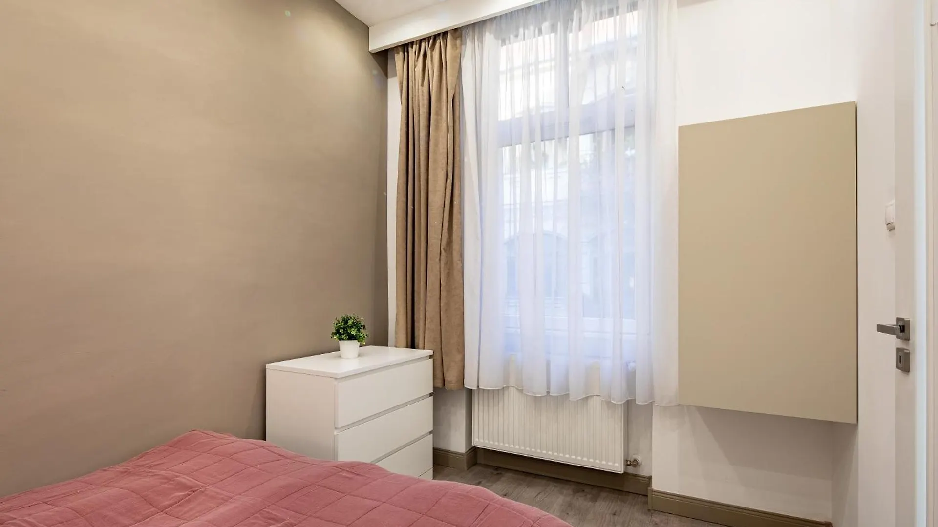 Sunny Central Three Bedroom Apartment Budapest