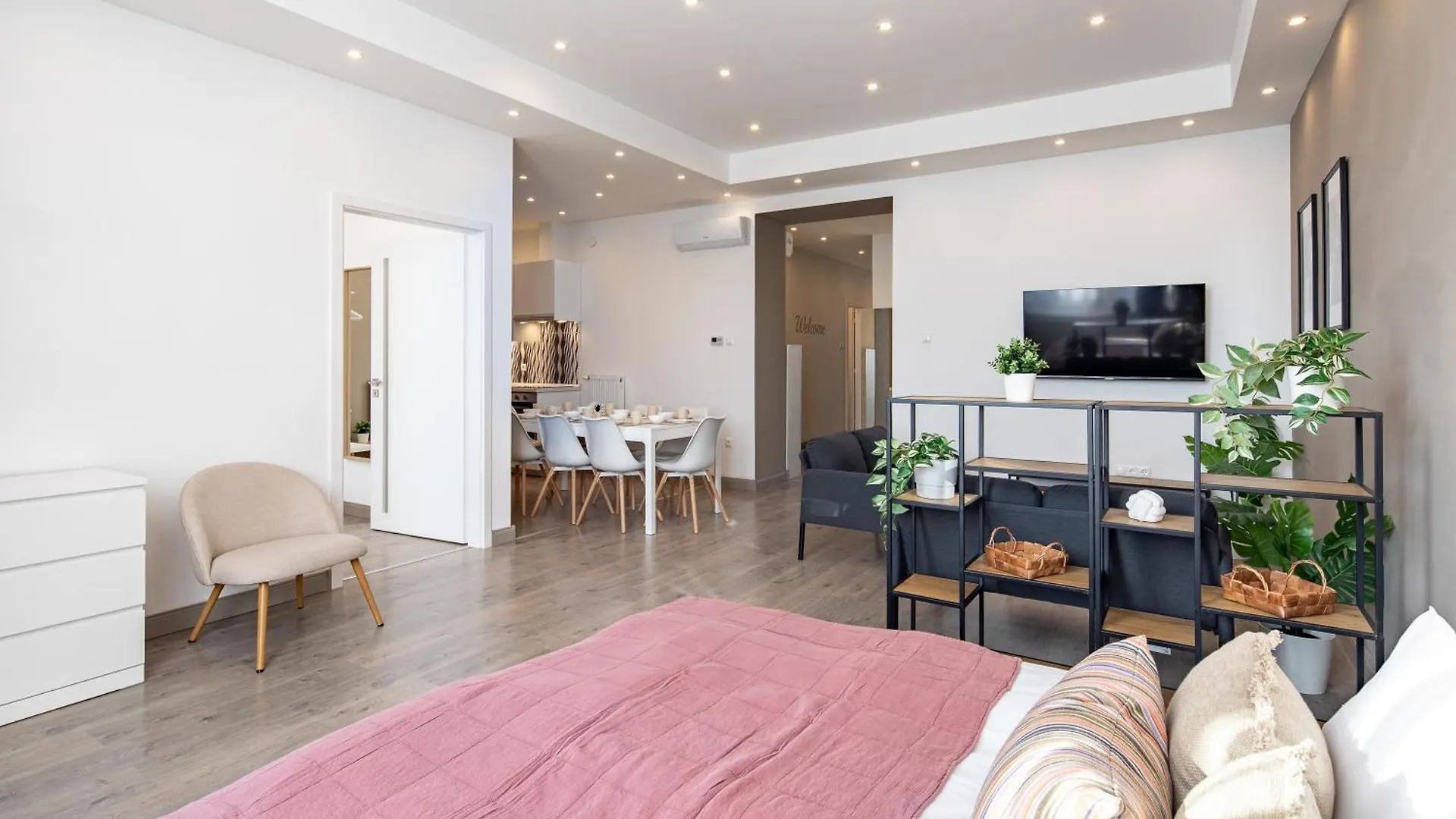 Sunny Central Three Bedroom Apartment Budapest