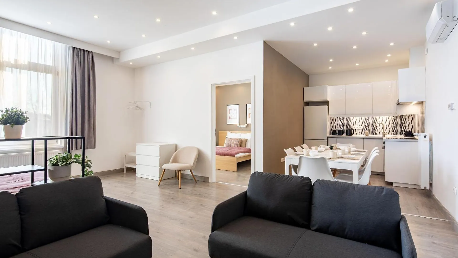 Sunny Central Three Bedroom Apartment Budapešť