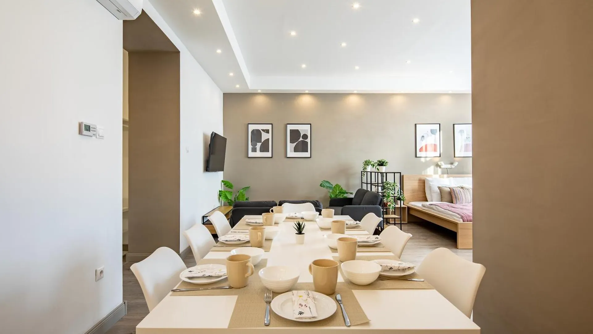 Sunny Central Three Bedroom Apartment Budapest Hungary
