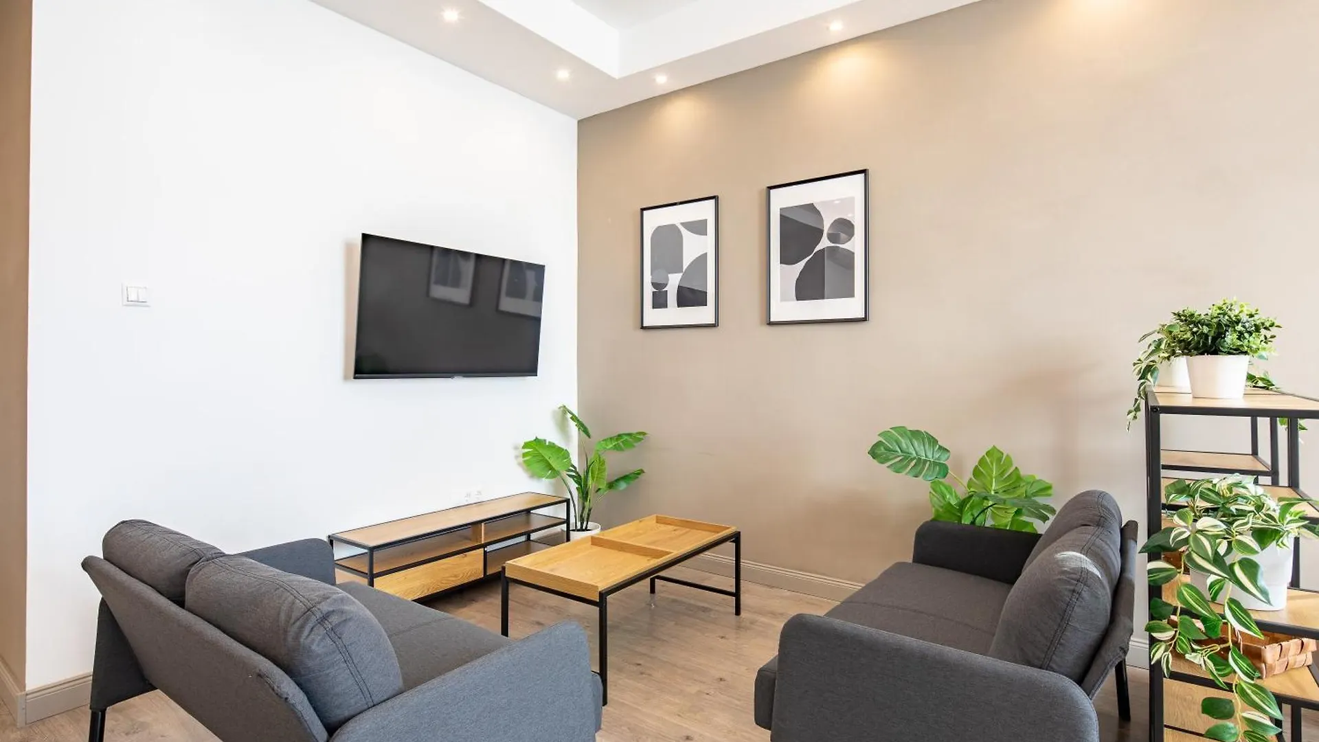 Sunny Central Three Bedroom Apartment Budapešť