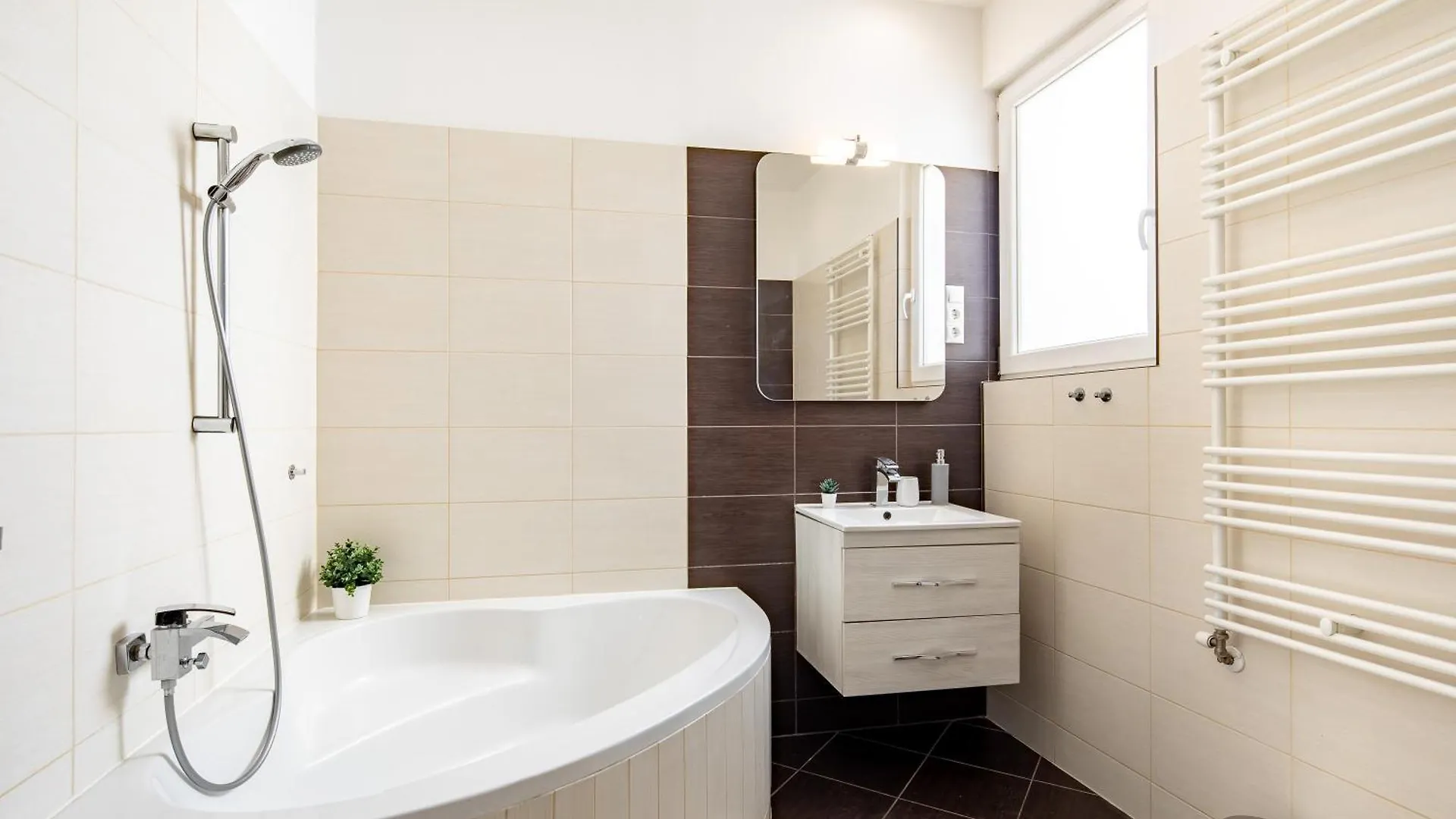 Sunny Central Three Bedroom Apartment Budapest 0*,