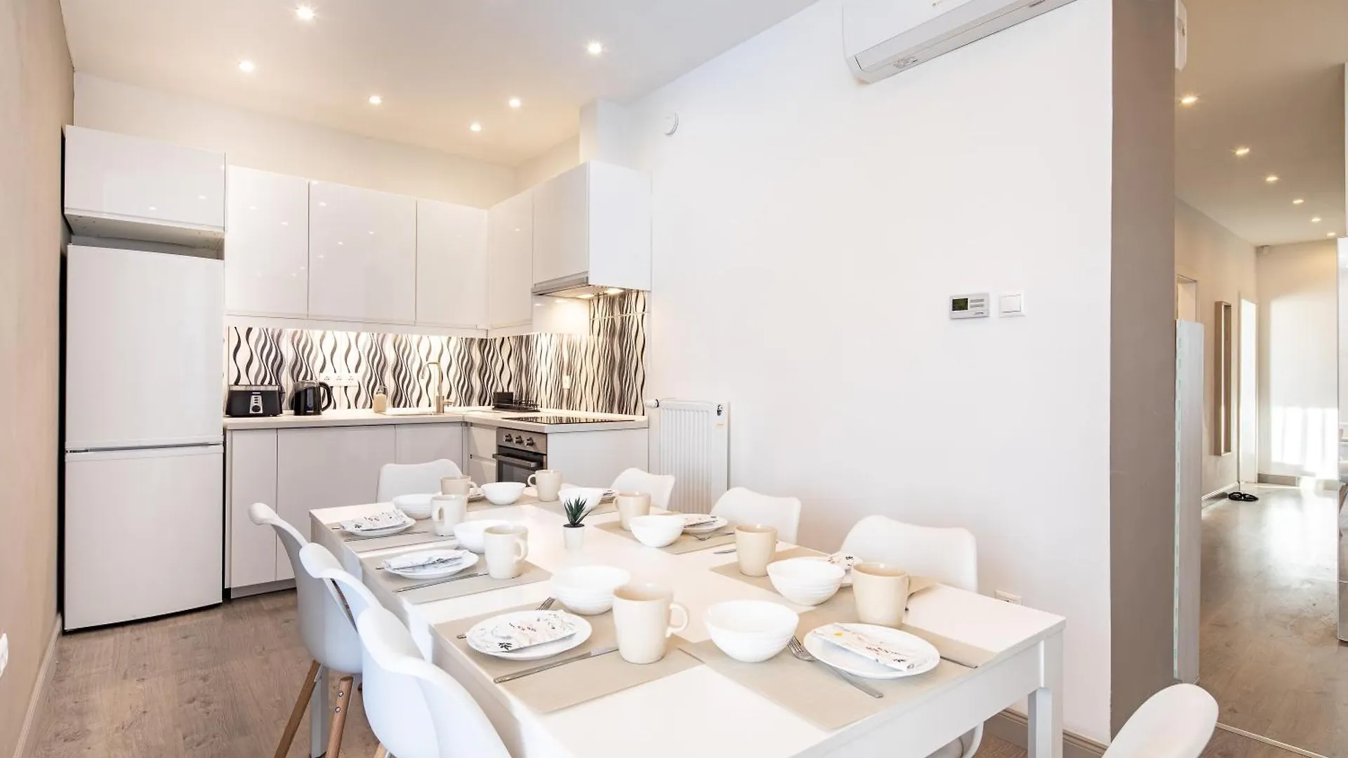 Sunny Central Three Bedroom Apartment Budapest
