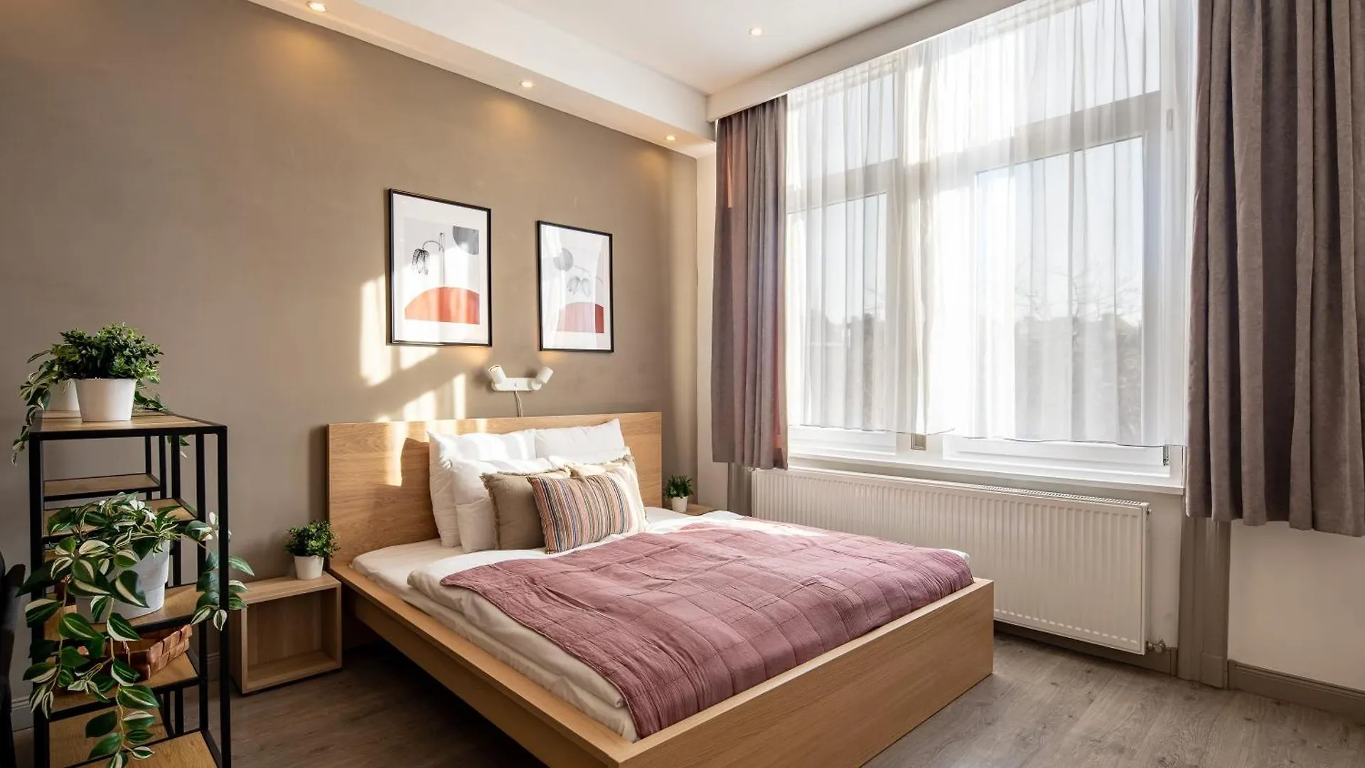 Sunny Central Three Bedroom Apartment Budapest