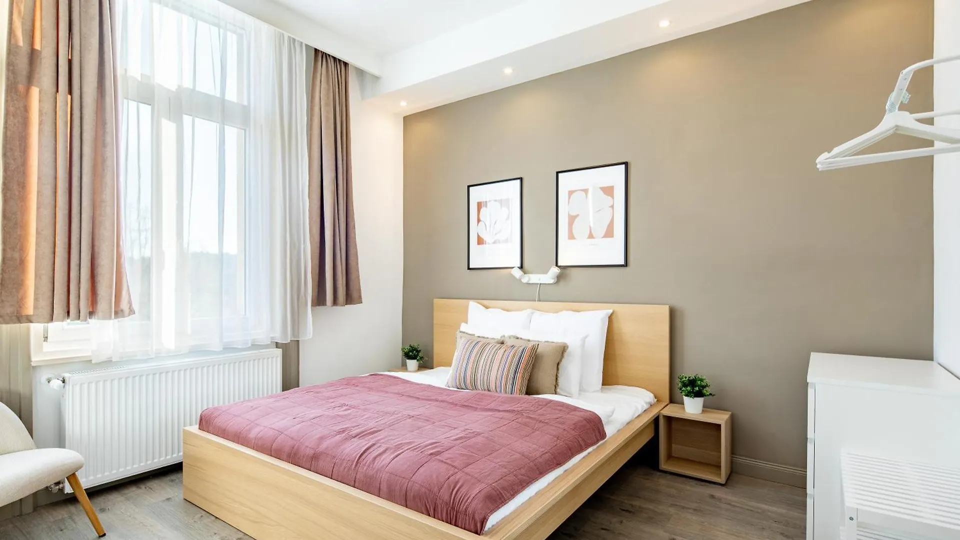 Sunny Central Three Bedroom Apartment Budapest Hungary