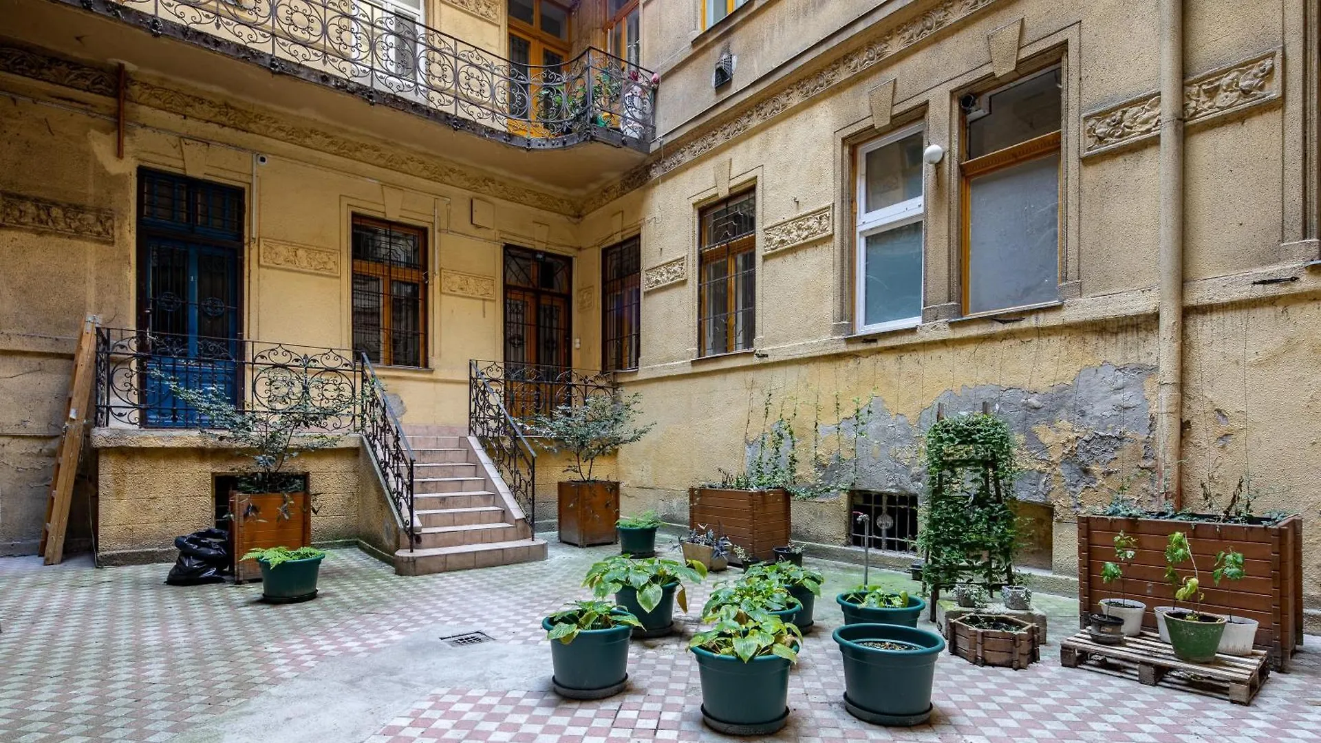 Sunny Central Three Bedroom Apartment Budapešť