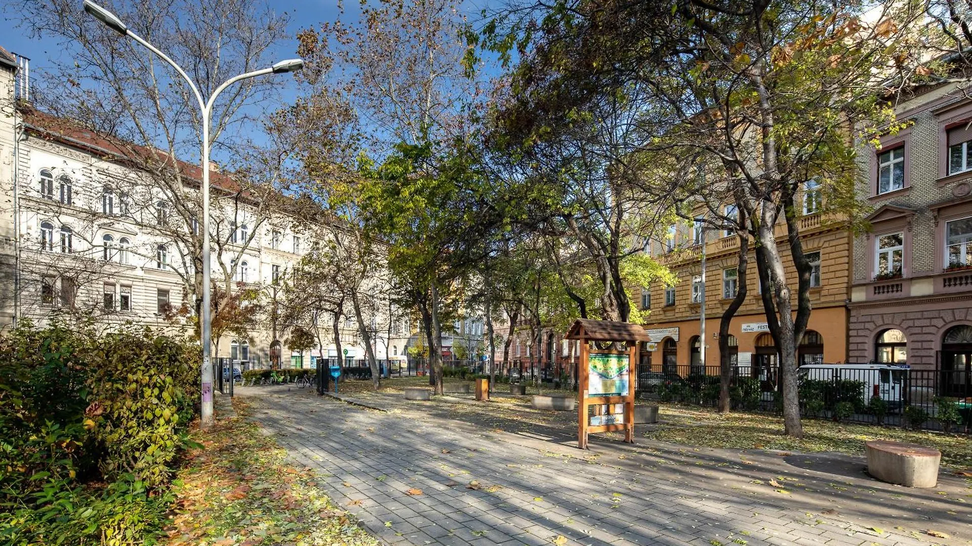 Sunny Central Three Bedroom Apartment Budapest